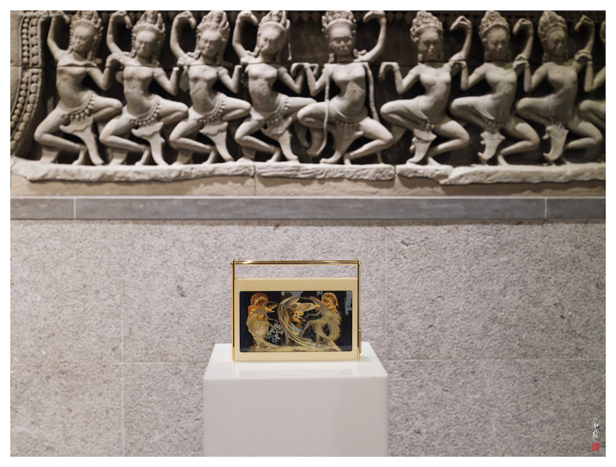 Exposition des créations de LYSANDRE PARIS au Musée Guimet à Paris, présentées au sein des collections d’art asiatique.